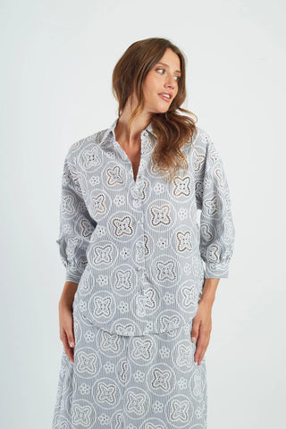 Image of AINOHA English embroidery shirt