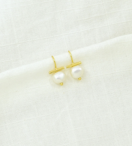 Image of Baroque Pearl Gold Earring