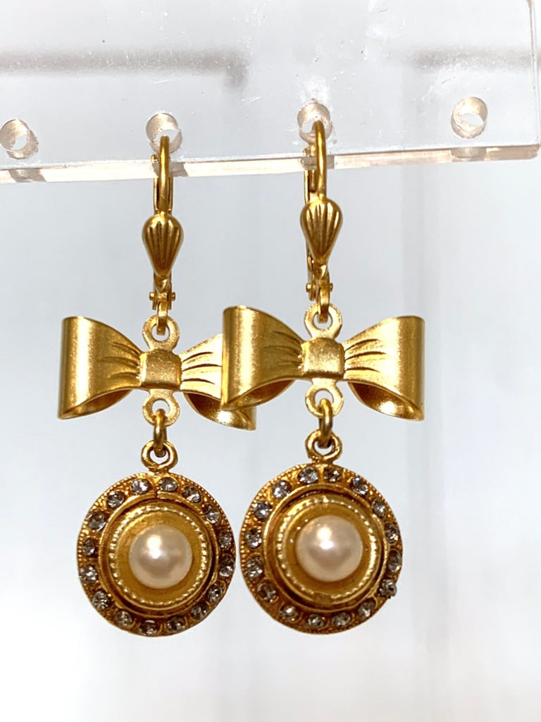 Bow & Pearl Earring