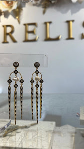 Arch Tila Earrings - black & ivory